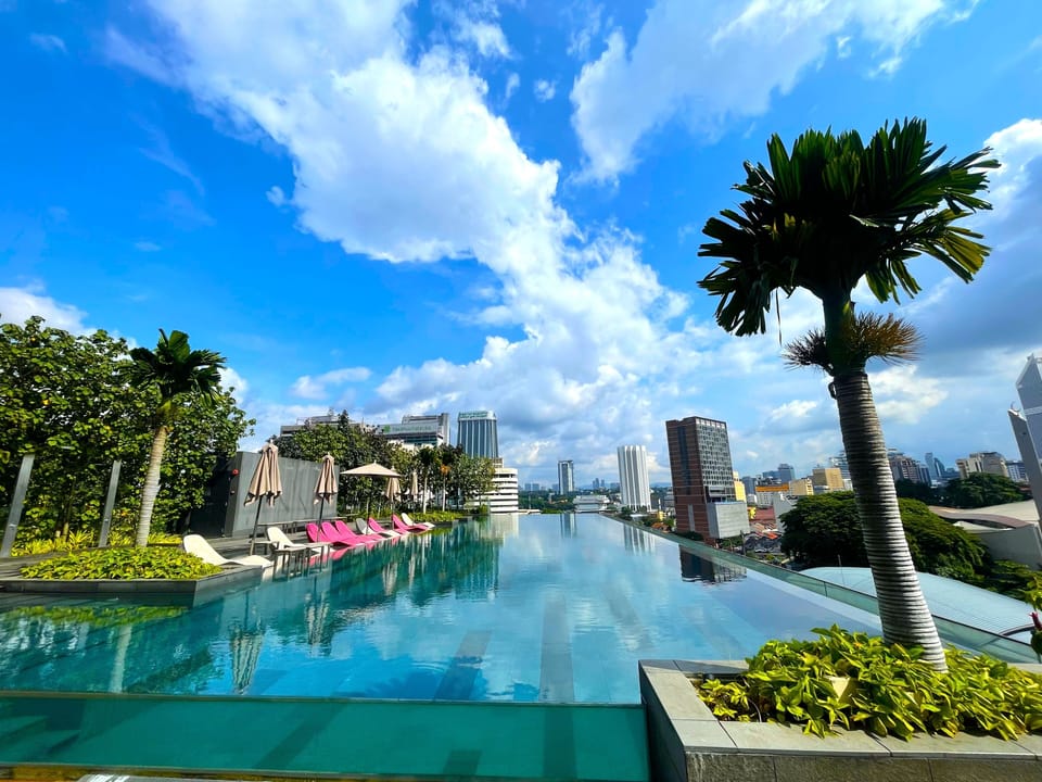 Infinity pool