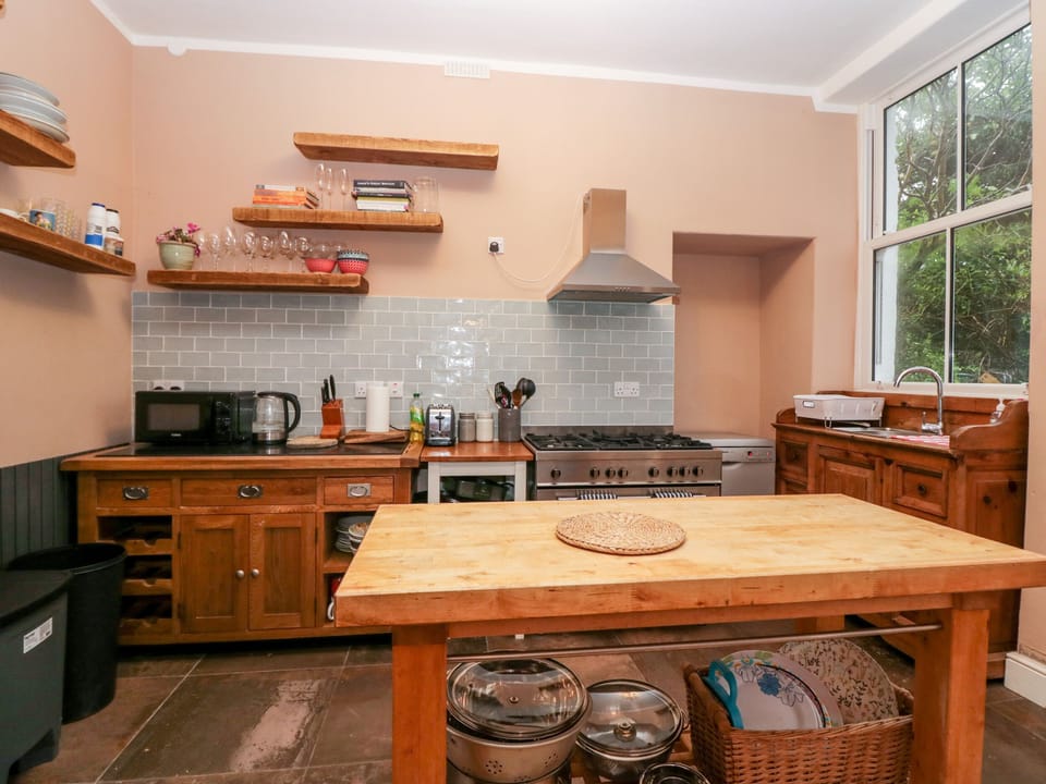 Fridge, dishwasher, electric kettle, toaster
