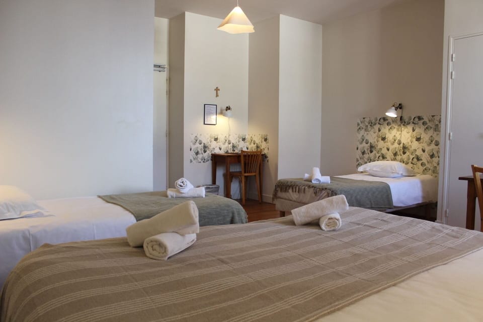 Quadruple Room | Desk, soundproofing, free WiFi