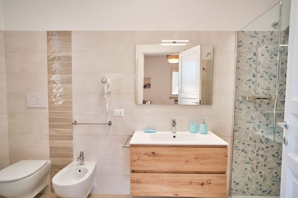 Superior Room (1) | Bathroom | Shower, free toiletries, hair dryer, bidet