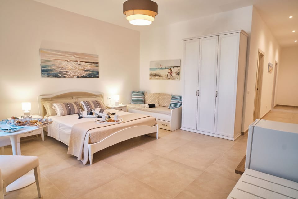 Deluxe Room | Premium bedding, minibar, desk, free WiFi