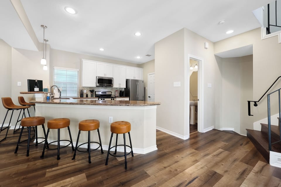 Open concept kitchen that can seat 6 at the counter.