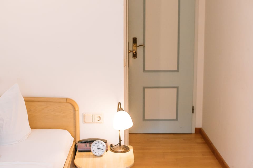 Classic Single Room | Desk, laptop workspace, WiFi (free), bed sheets