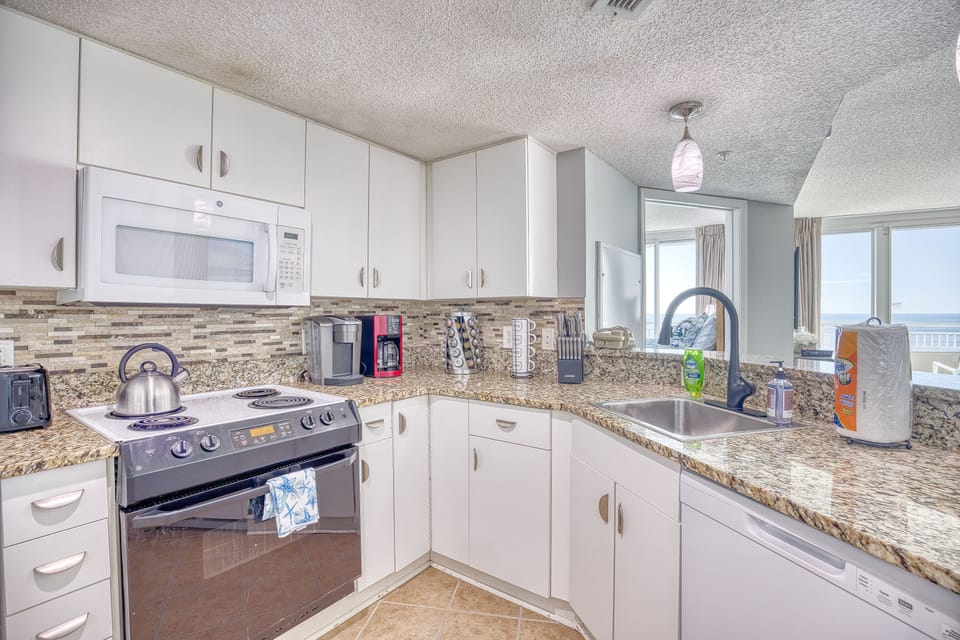 Fully Loaded With Kitchen, Granite Counter Tops, Backsplash Tile