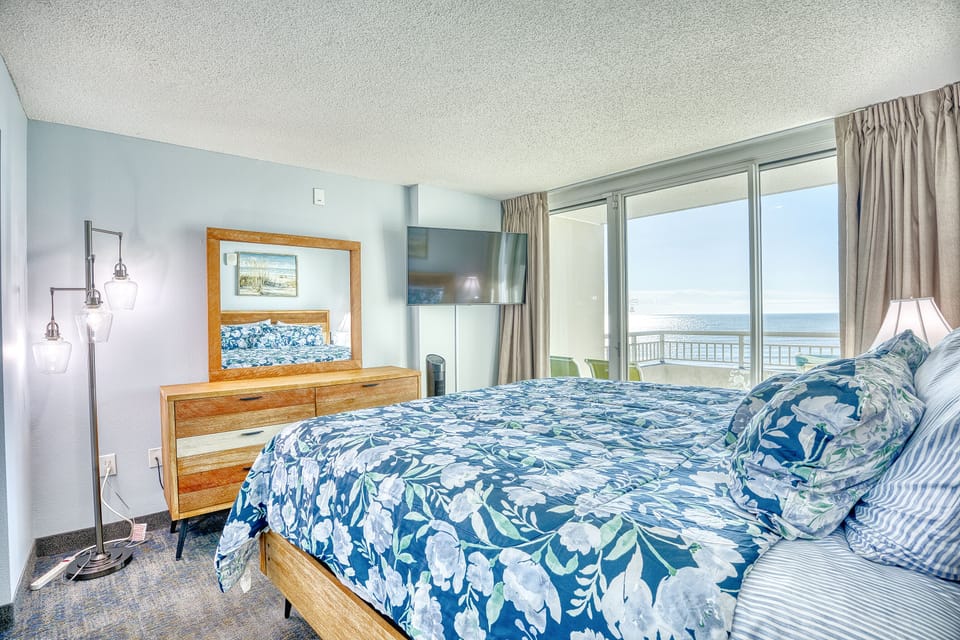 Master Bedroom with King Size Bed, 50 inch Smart TV & Ocean Views From Bed
