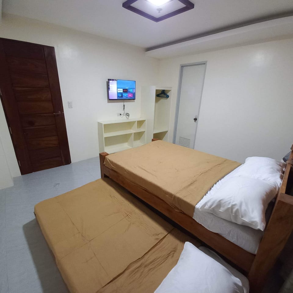 Deluxe Room | Individually furnished, bed sheets