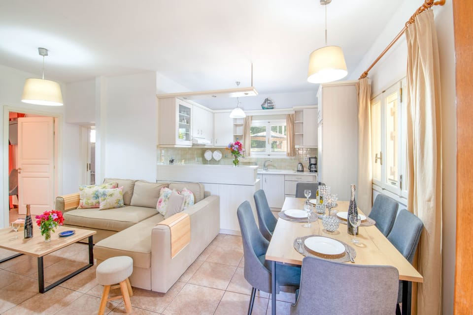 Kitchen with contemporary living room%2Fdiner