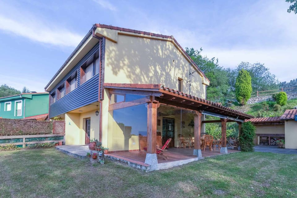 Property building,Facade/entrance,Garden,Balcony/Terrace,Garden view