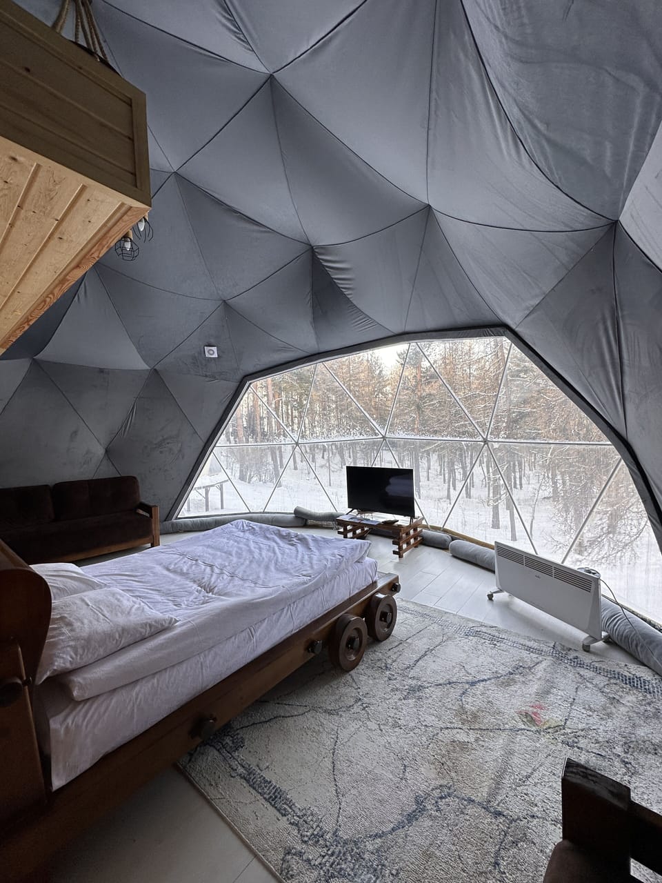 Comfort Chalet | Blackout drapes, soundproofing, iron/ironing board, free WiFi