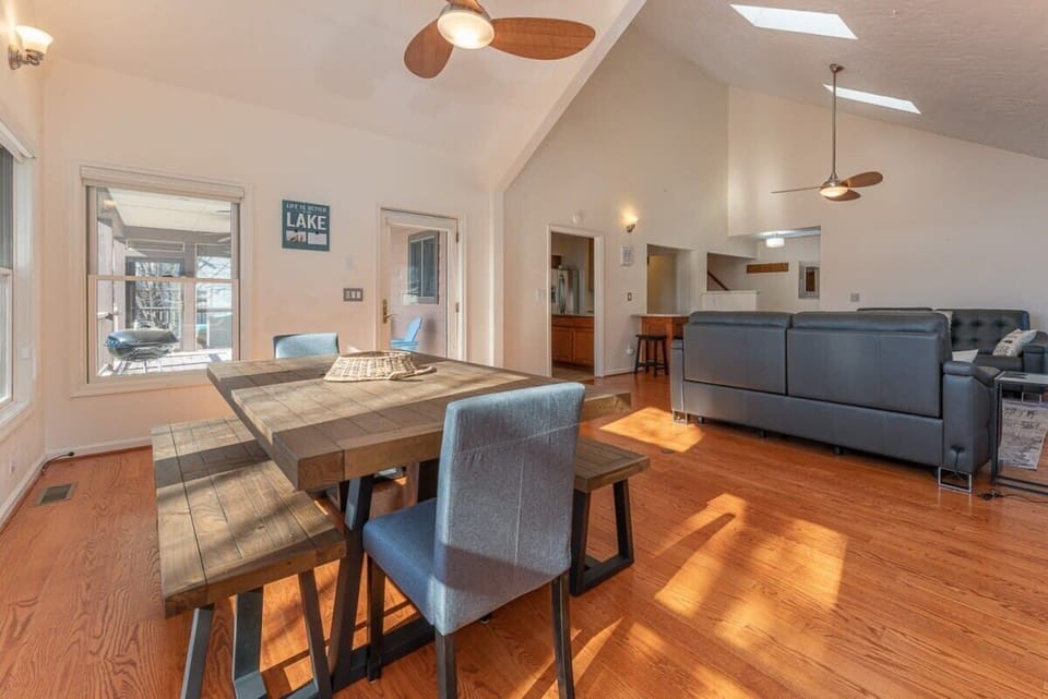 Living Area & Open Dining Room w/ Lake Views