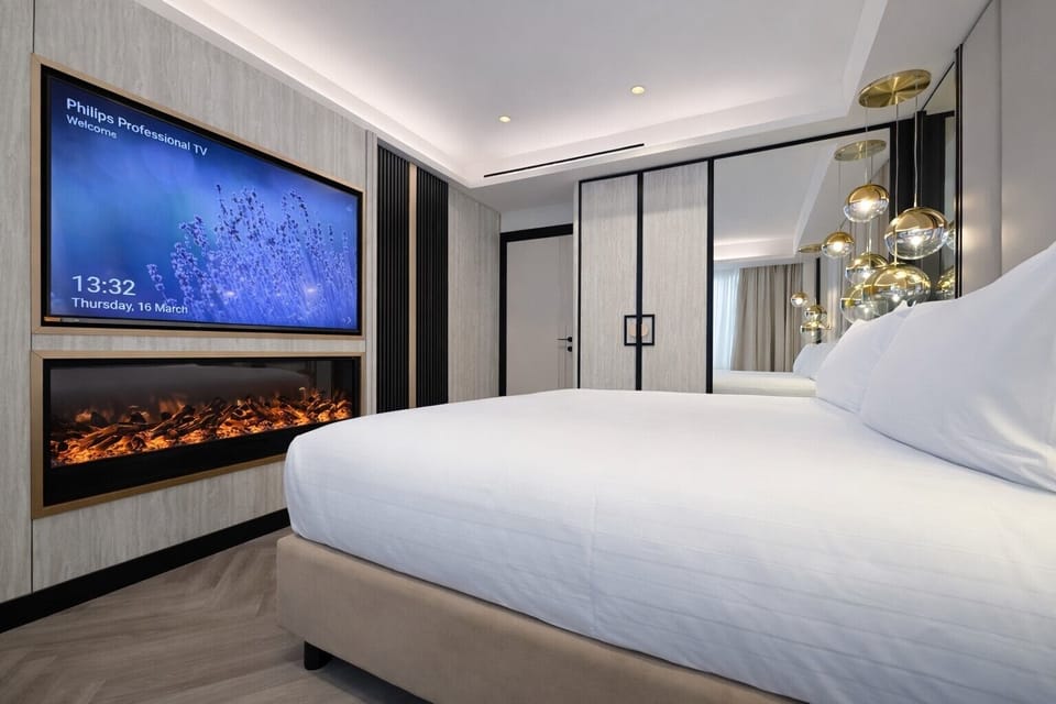Luxury Suite | Premium bedding, down comforters, minibar, in-room safe