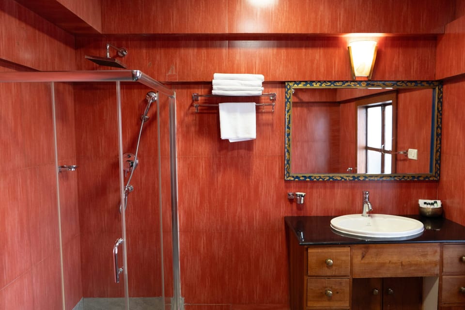 Superior Double or Twin Room, 2 Twin Beds | Bathroom | Shower, slippers, towels