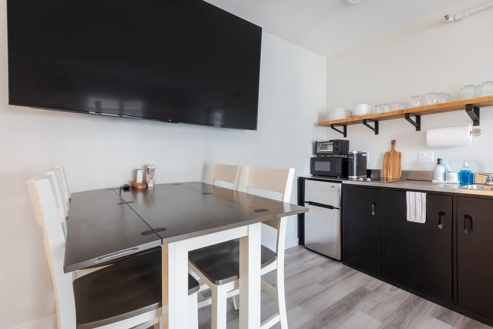 Smart Roku TV to watch your own apps and dining space for 4