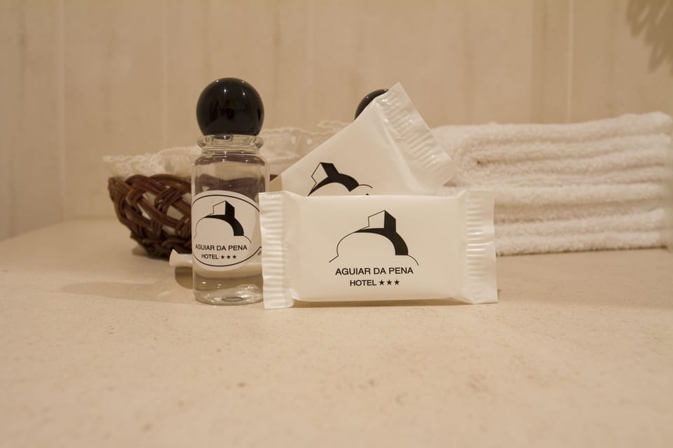 Double Room Single Use | Bathroom | Combined shower/tub, free toiletries, hair dryer, towels