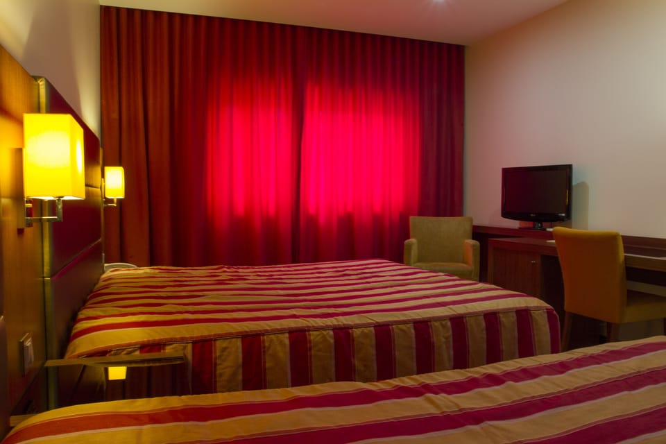 Minibar, individually decorated, individually furnished, desk