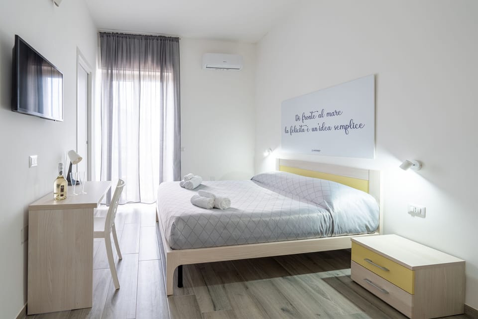 Double Room | In-room safe, desk, free WiFi