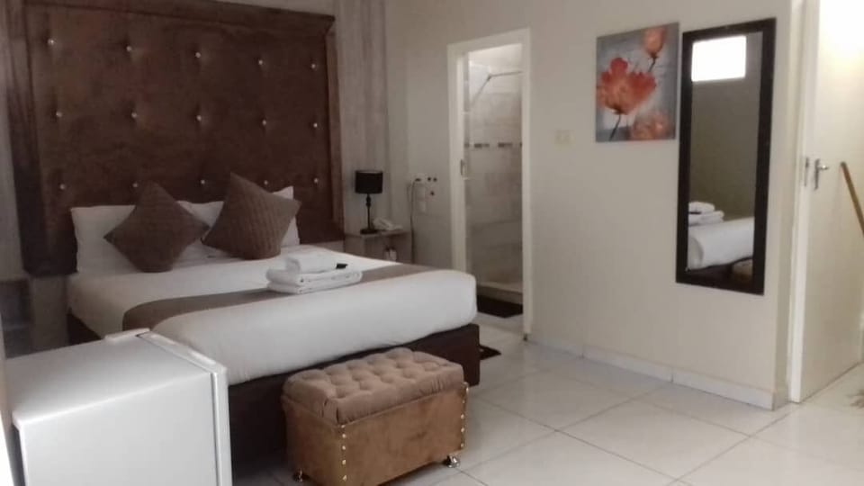 Standard Double Room | Iron/ironing board, free WiFi