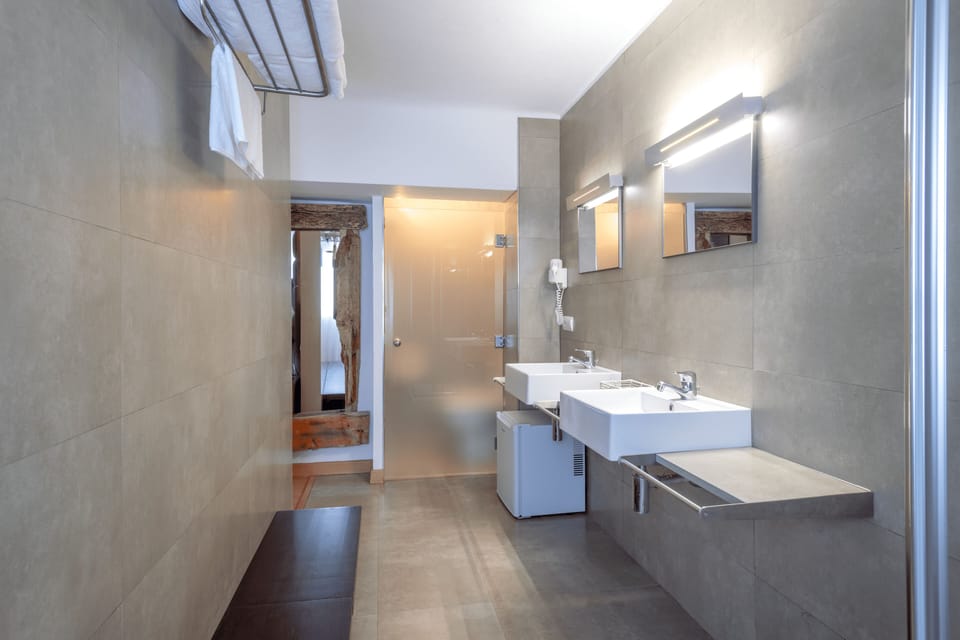 Exclusive Double Room, 1 King Bed, Terrace, City View | Bathroom | Shower, hair dryer, soap, shampoo