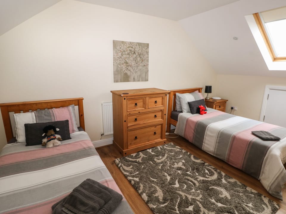 5 bedrooms, individually decorated, individually furnished, free WiFi