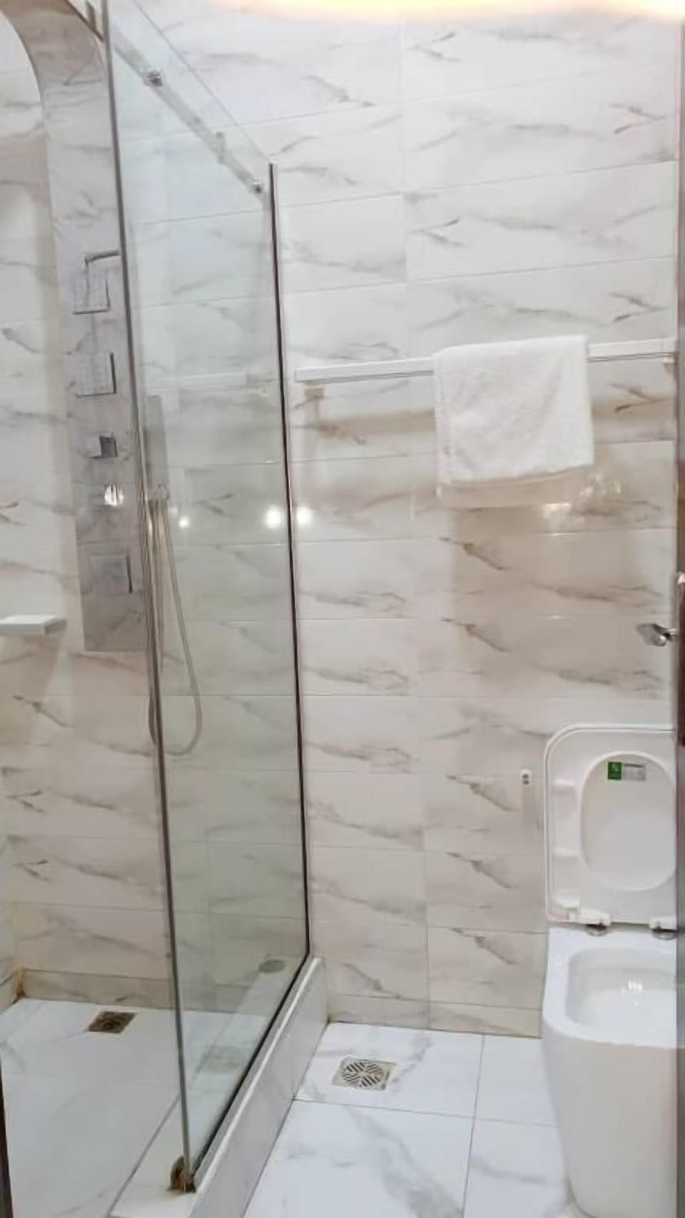 Business Room | Bathroom