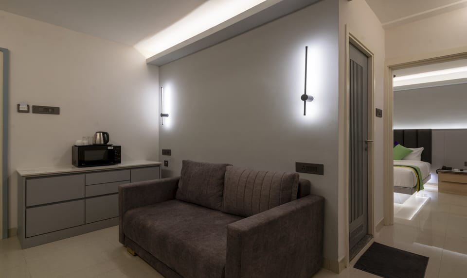 Premium Double Room, Non Smoking | In-room safe, desk, iron/ironing board, bed sheets