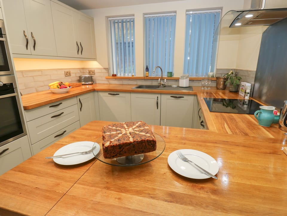 Fridge, dishwasher, electric kettle, toaster