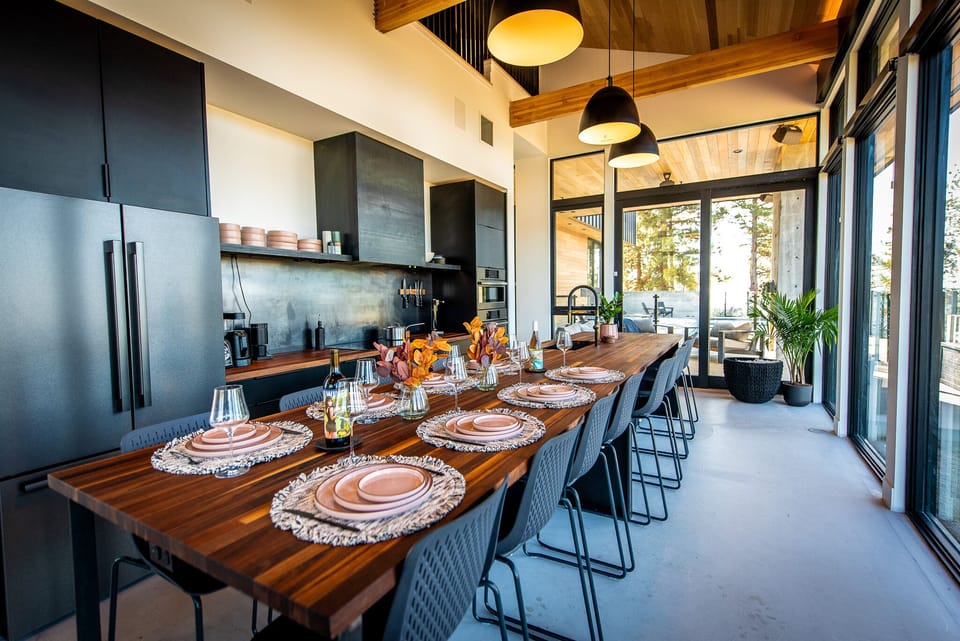 Extra long island with dining space for 10
