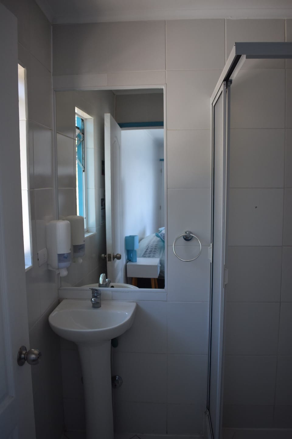 Basic Room, 1 Queen Bed, Ensuite, Sea View | Bathroom | Shower, free toiletries, hair dryer, towels