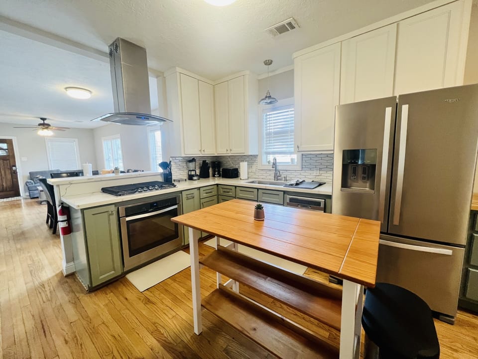 Full kitchen