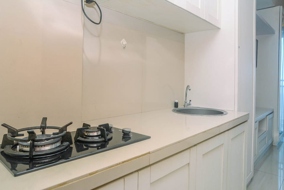 Studio | Private kitchen | Full-size fridge, stovetop