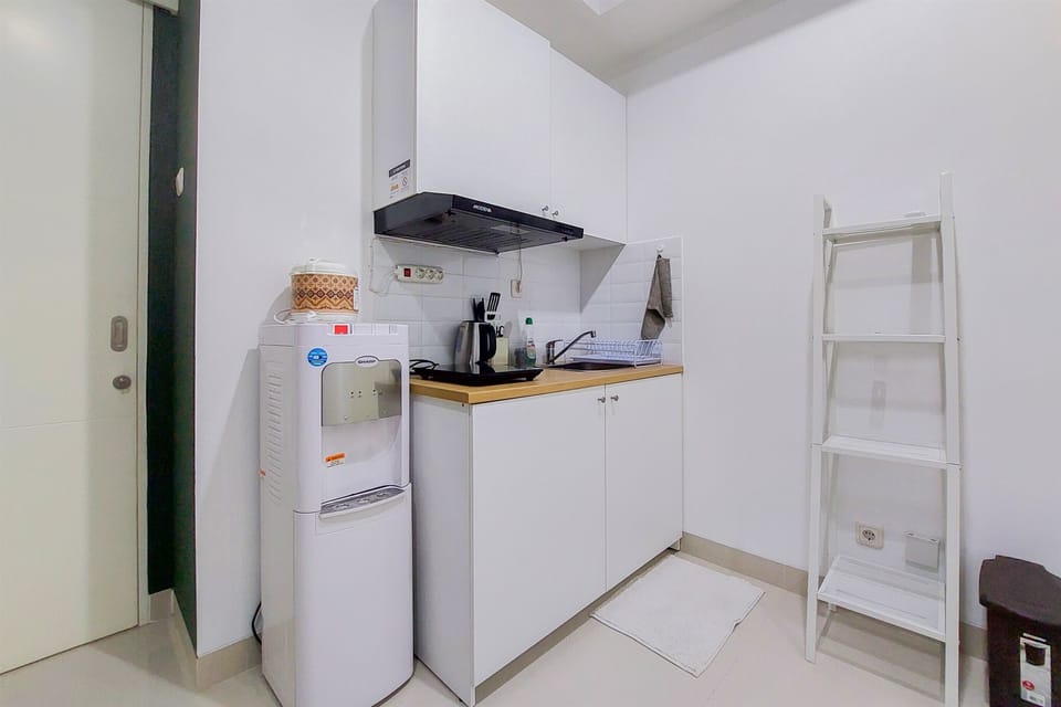 Apartment | Private kitchen | Full-size fridge, stovetop