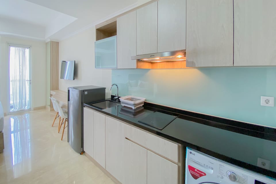 Studio | Private kitchen | Full-size fridge, stovetop