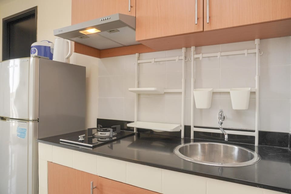 Apartment | Private kitchen | Full-size fridge, stovetop