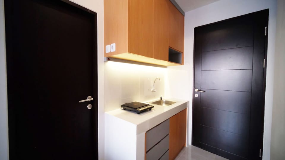 Studio | Private kitchen | Full-size fridge, stovetop