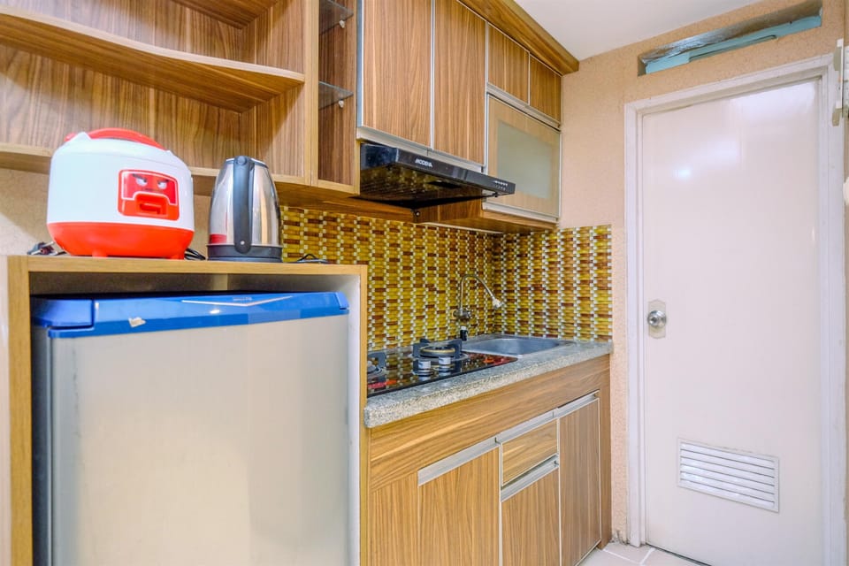 Apartment | Private kitchen | Full-size fridge, stovetop