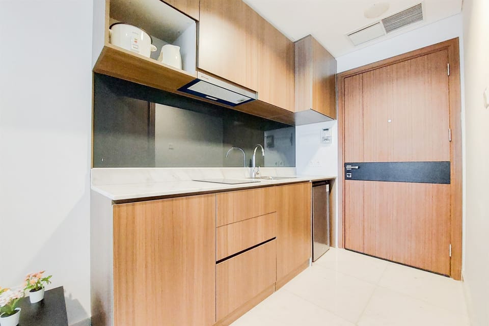Apartment | Private kitchen | Full-size fridge, microwave, stovetop