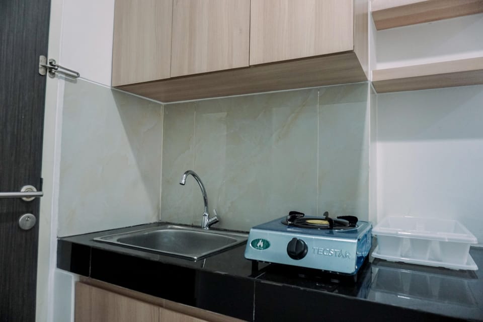 Studio | Private kitchen | Full-size fridge, stovetop