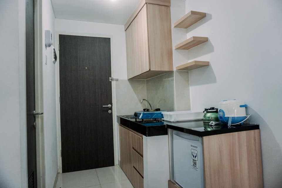 Studio | Private kitchen | Full-size fridge, stovetop