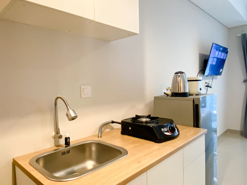 Studio | Private kitchen | Full-size fridge, stovetop