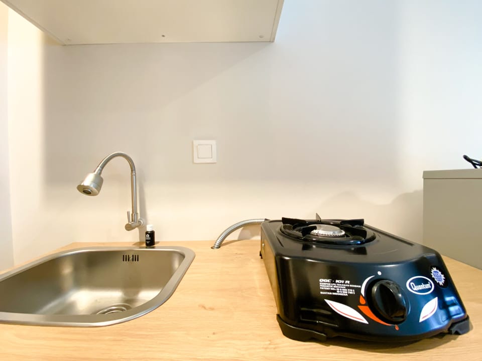 Studio | Private kitchen | Full-size fridge, stovetop