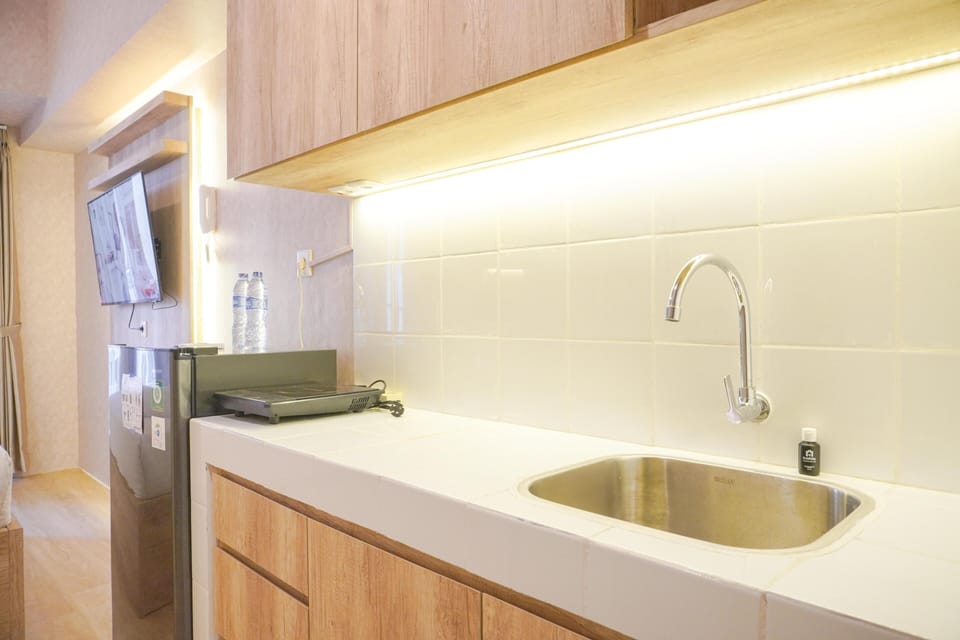 Studio | Private kitchen | Full-size fridge, stovetop