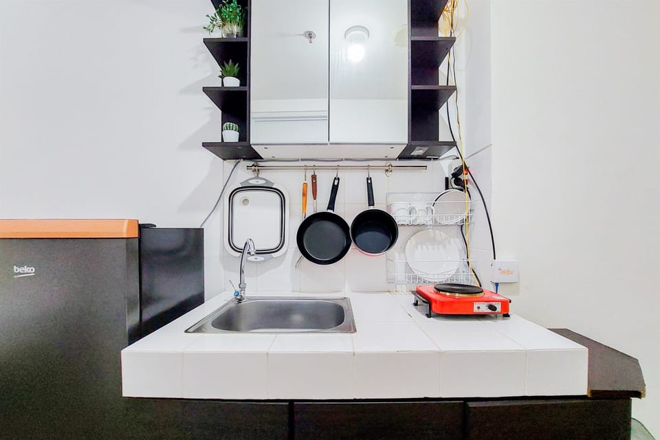 Studio | Private kitchen | Full-size fridge, stovetop