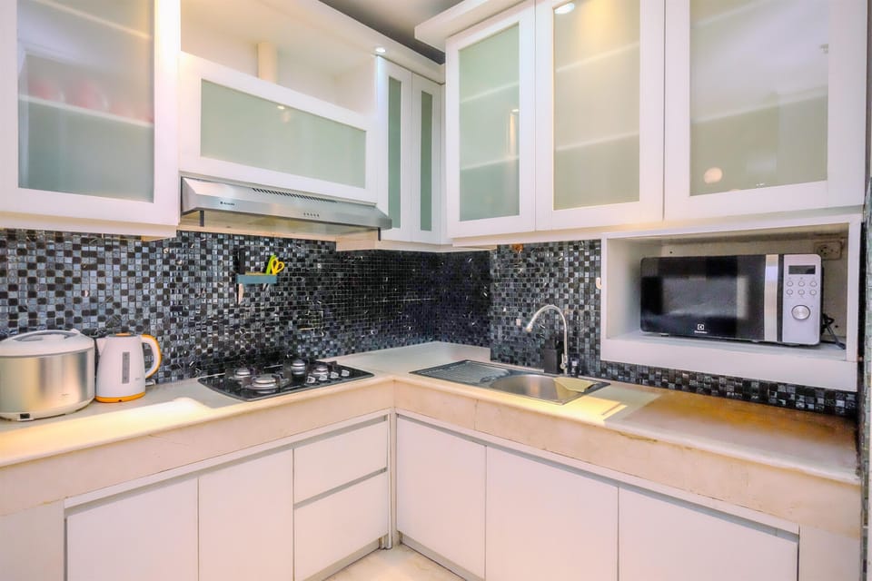 Apartment | Private kitchen | Full-size fridge, stovetop