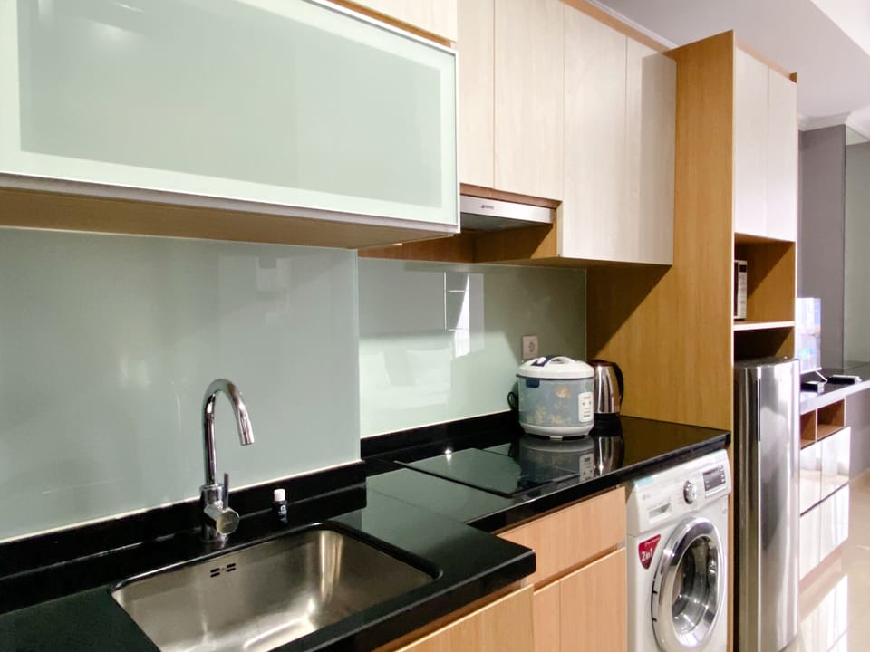 Studio | Private kitchen | Full-size fridge, stovetop