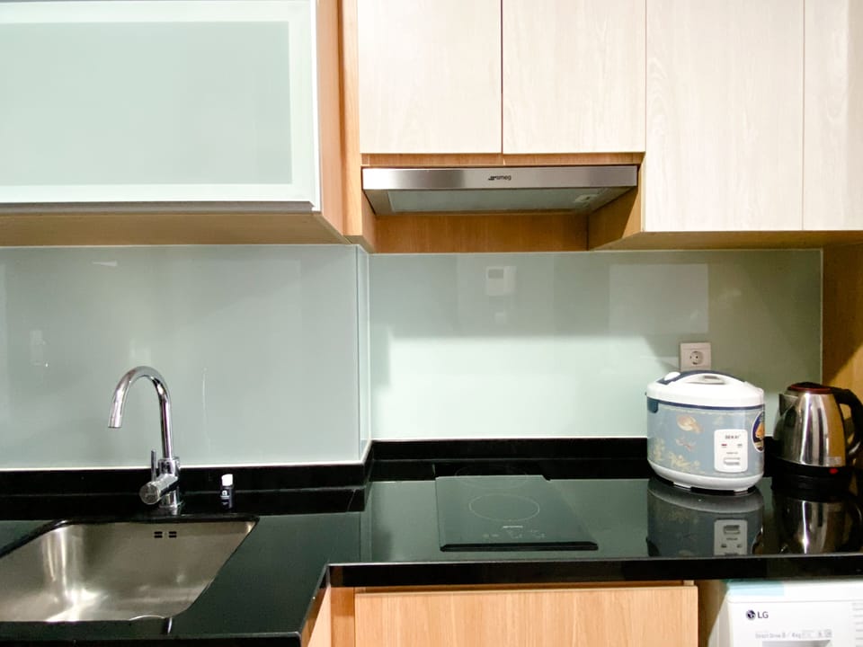 Studio | Private kitchen | Full-size fridge, stovetop