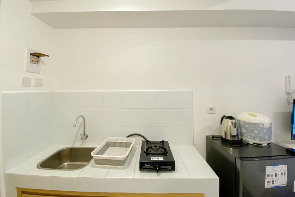 Studio | Private kitchen | Full-size fridge, stovetop