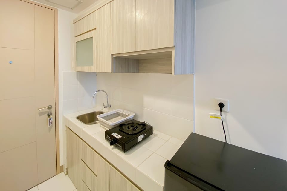 Studio | Private kitchen | Full-size fridge, stovetop