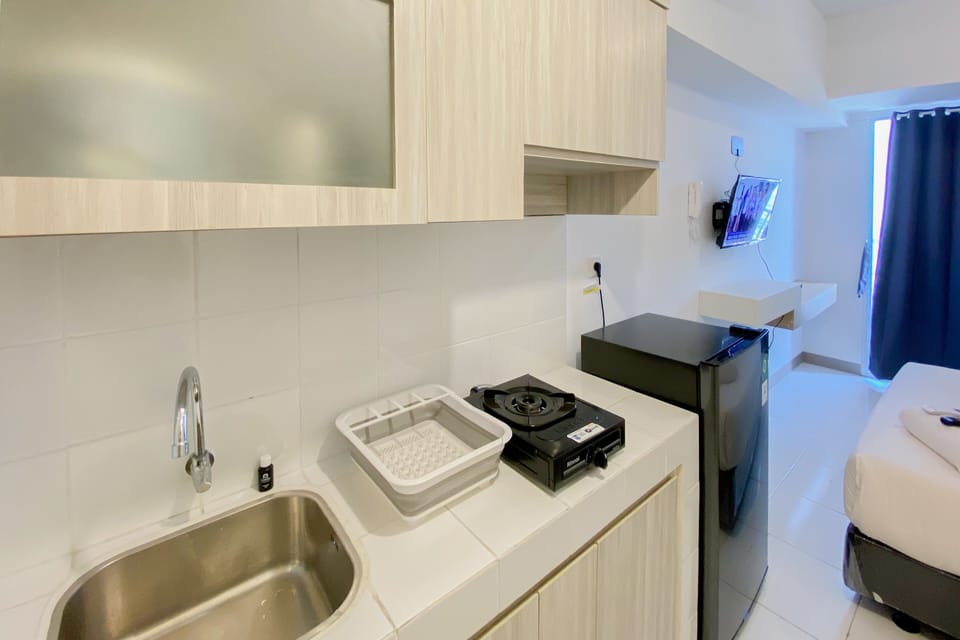 Studio | Private kitchen | Full-size fridge, stovetop