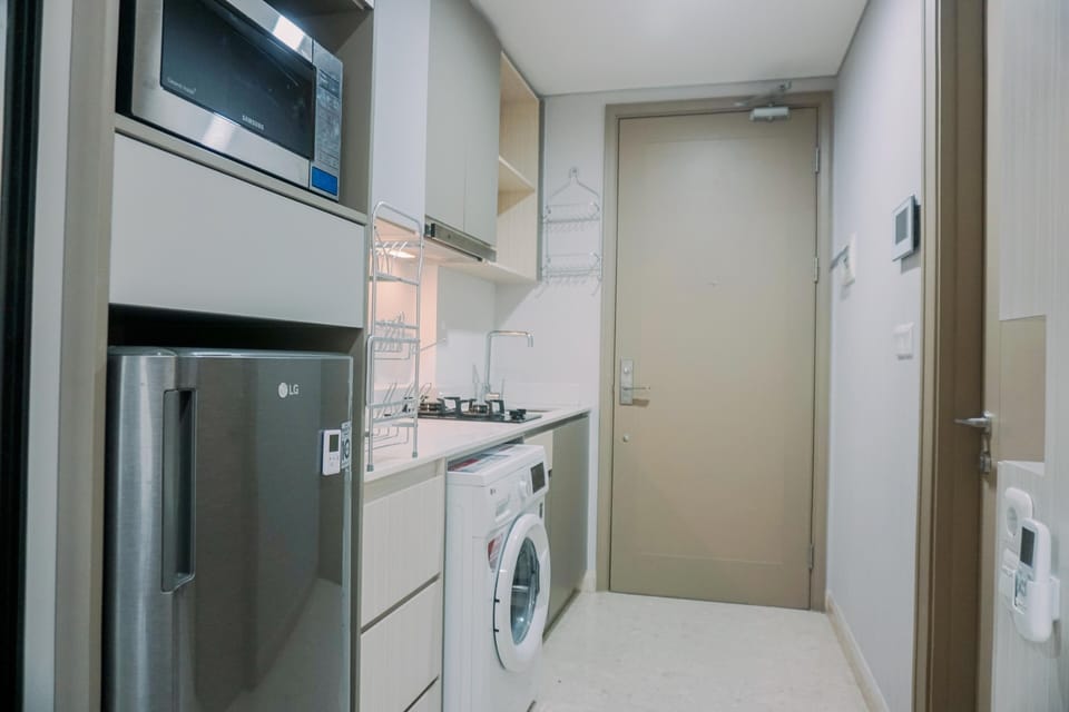 Studio | Private kitchen | Full-size fridge, stovetop