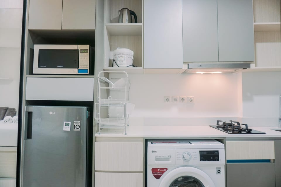 Studio | Private kitchen | Full-size fridge, stovetop